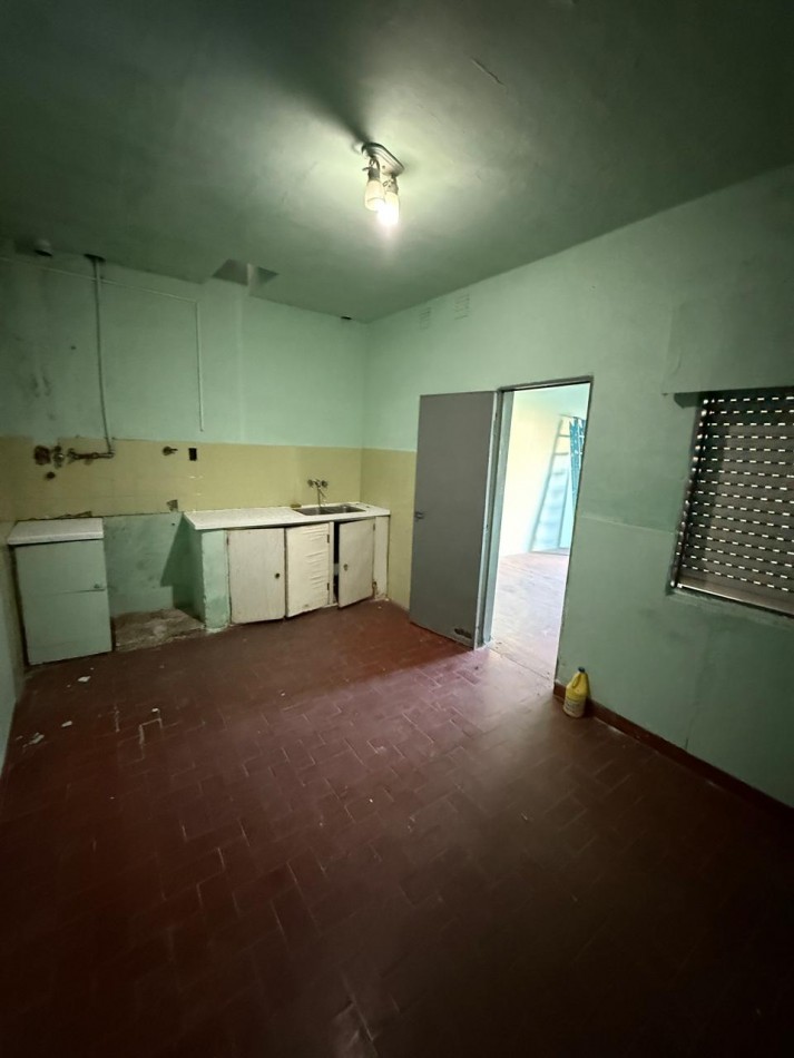SE ALQUILA CASA EN CALLE RODRIGUEZ PEÑA/ DOS DORMITORIOS Y COCHERA 