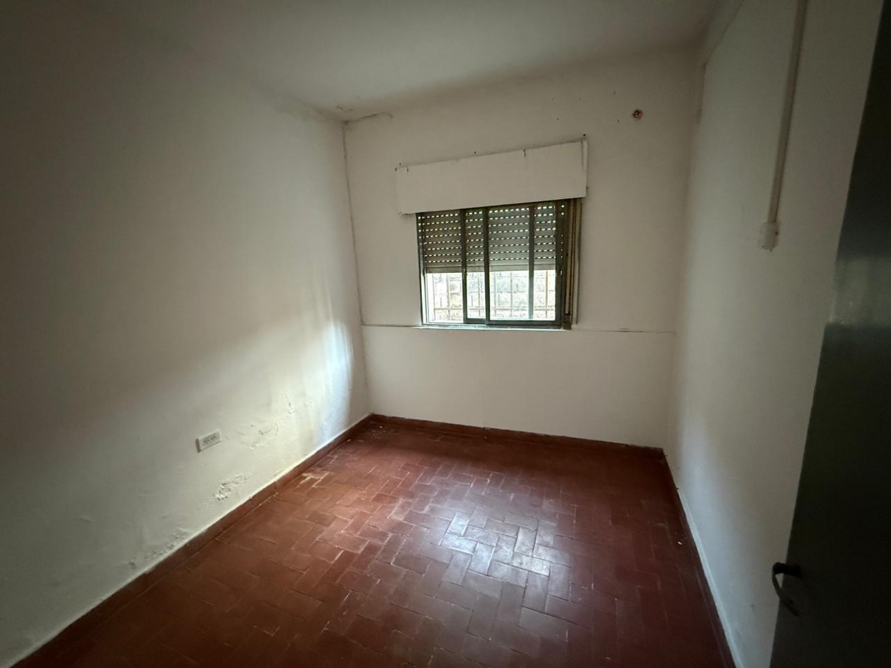 SE ALQUILA CASA EN CALLE RODRIGUEZ PEÑA/ DOS DORMITORIOS Y COCHERA 
