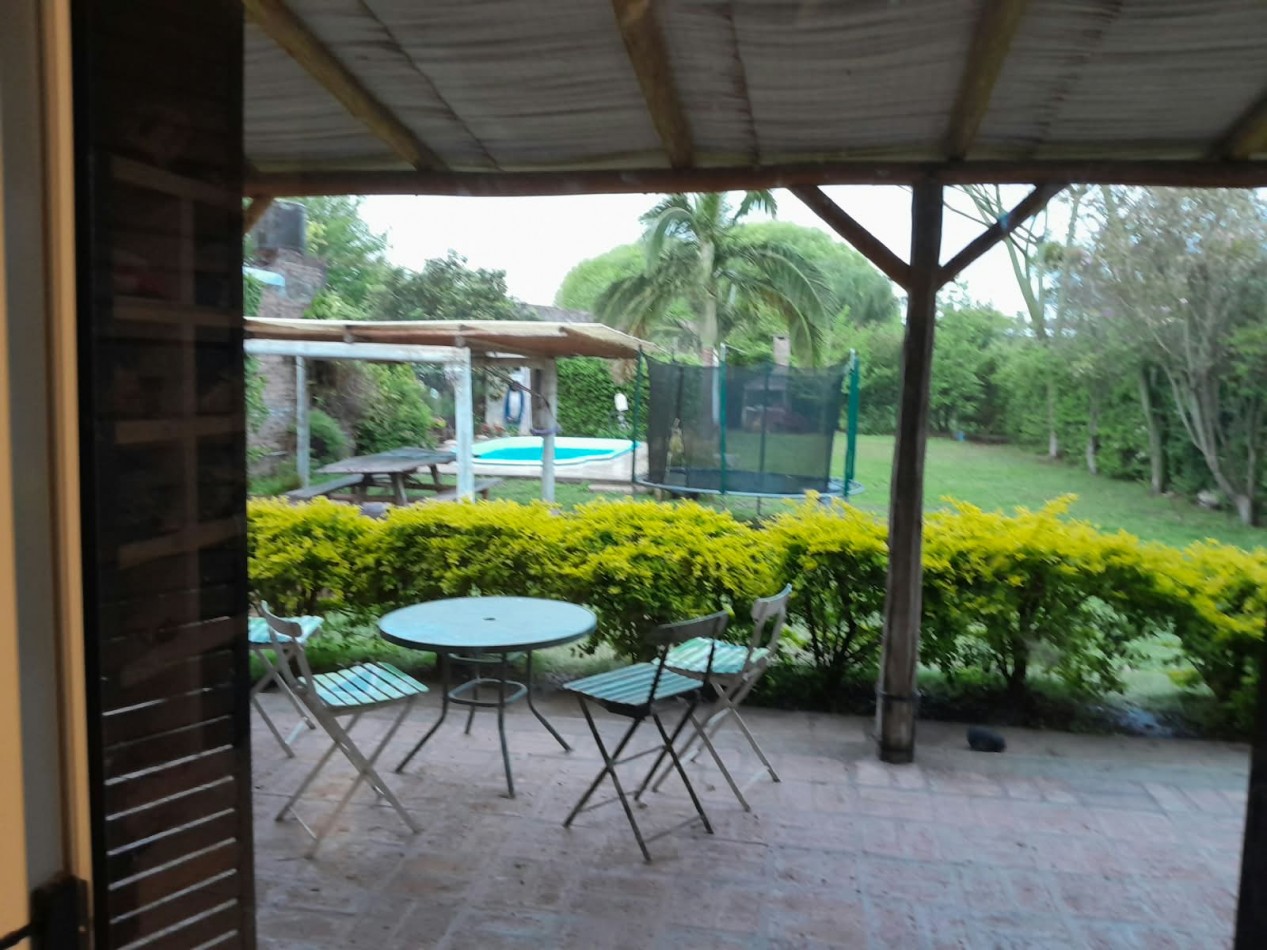 En venta casa tres dormitorios, escritorio, cochera , parque verde , piscina !