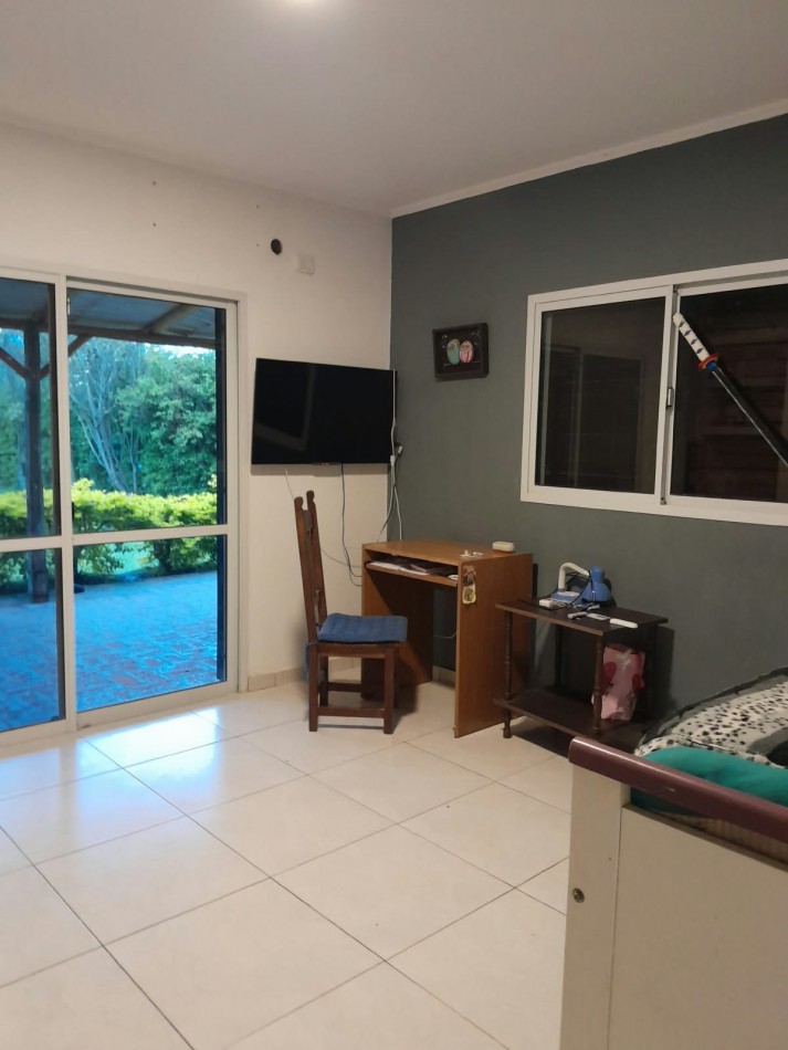 En venta casa tres dormitorios, escritorio, cochera , parque verde , piscina !