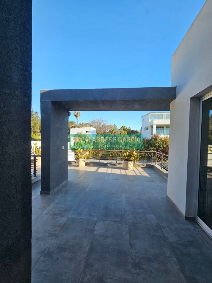SE VENDE CASA ZONA ACCESO NORTE