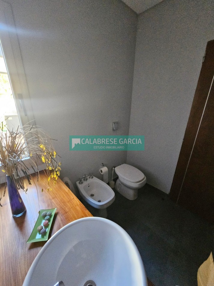 SE VENDE CASA ZONA ACCESO NORTE