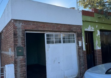 SE ALQUILA CASA EN CALLE RODRIGUEZ PEÑA/ DOS DORMITORIOS Y COCHERA 