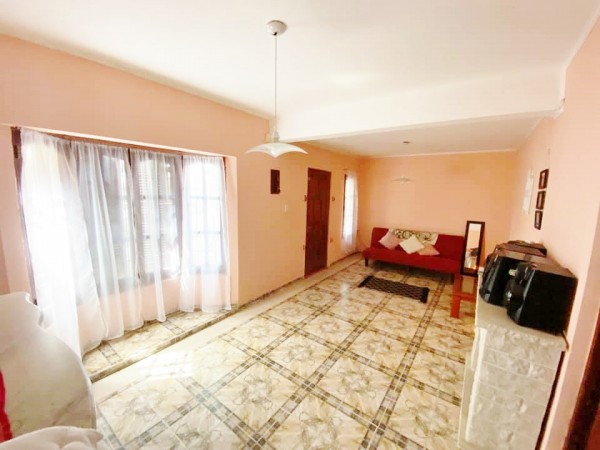 RETSADA CASA EN VENTA ZONA BLAS PARERA Y DON BOSCO