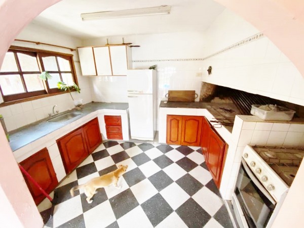 RETSADA CASA EN VENTA ZONA BLAS PARERA Y DON BOSCO