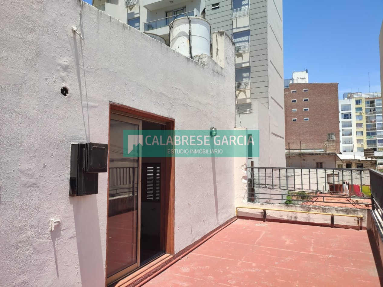 RETASADO ! IMPERDIBLE OPORTUNIDAD VENDO CASA A METROS DE LA PLAZA DE MAYO Y PEATONAL APTA CREDITO