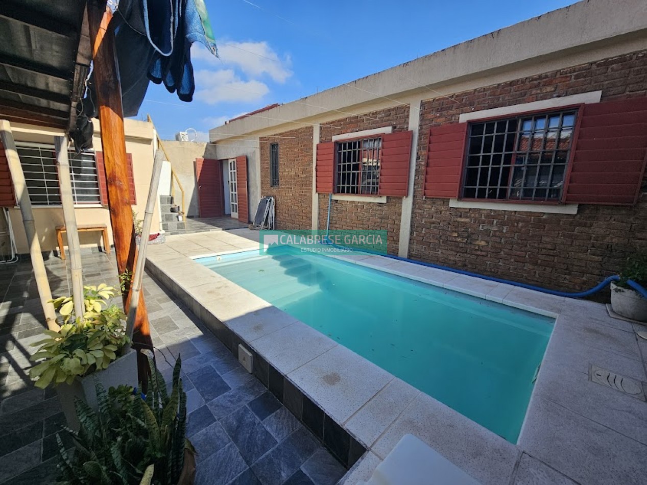 Se vende casa zona Churruarin y Gdor Crespo