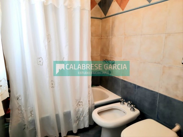 SE VENDE CASA ZONA CENTRO-PARQUE