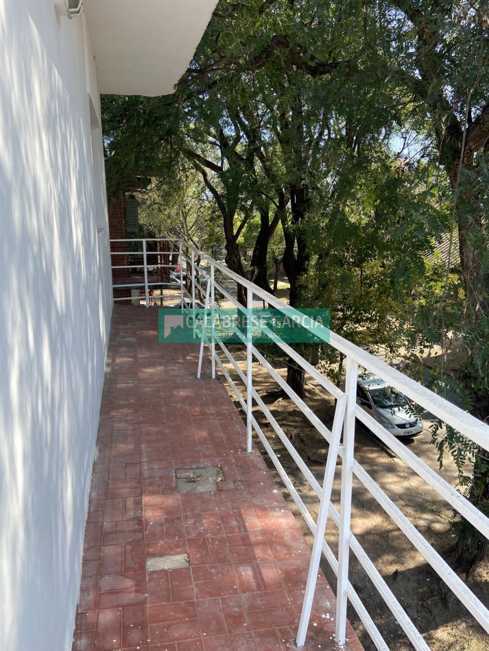 Se vende departamento en calle Bavio y Courreges