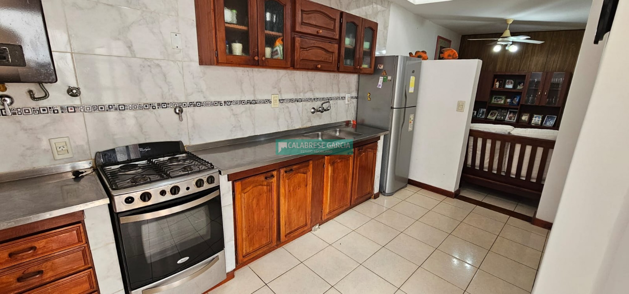 SE VENDE CASA DE TRES DORMITORIOS EN UNA PLANTA ZONA SANTA TERESITA