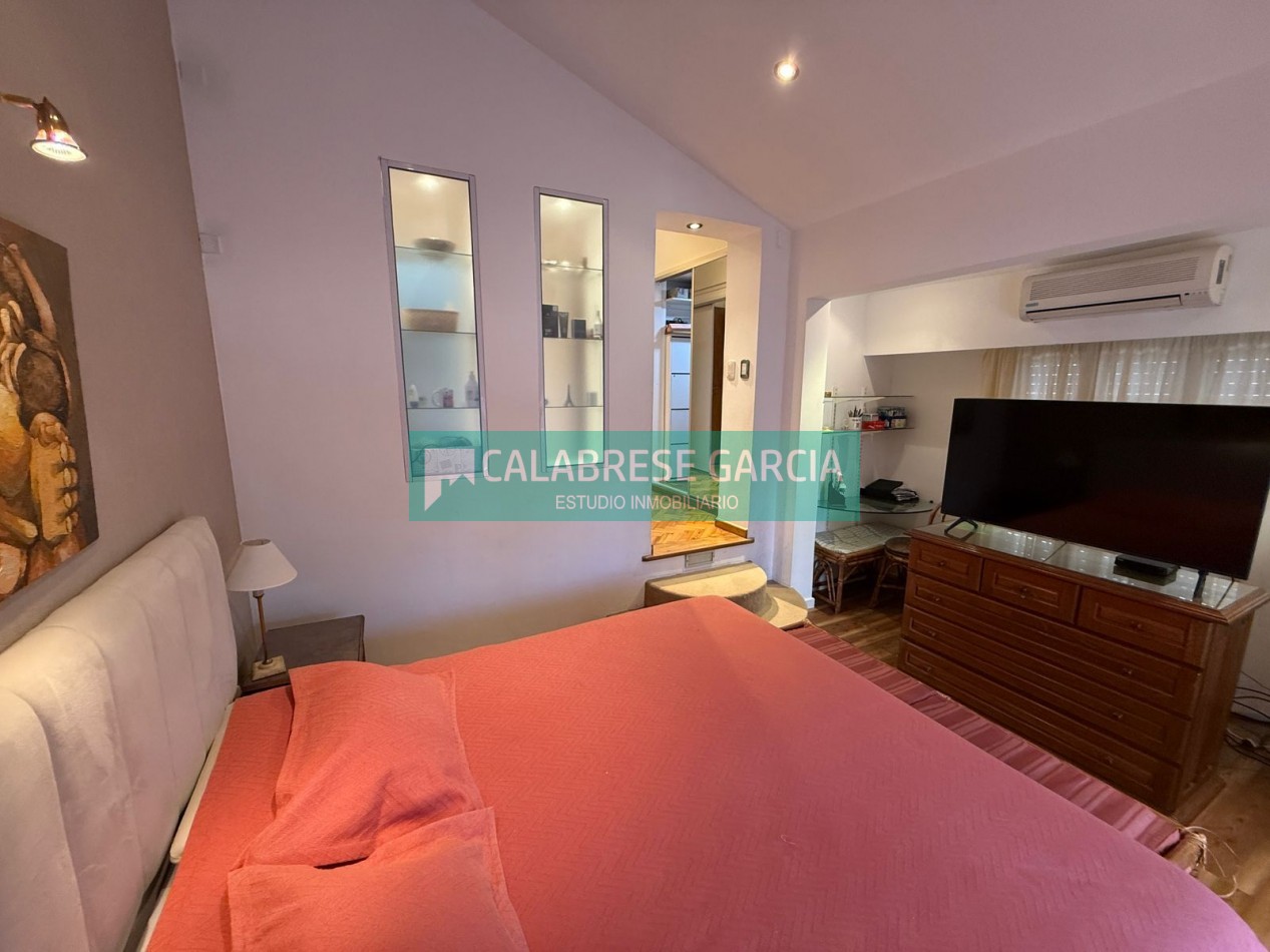 En venta casa zona centro parque , cochera, patio verde !