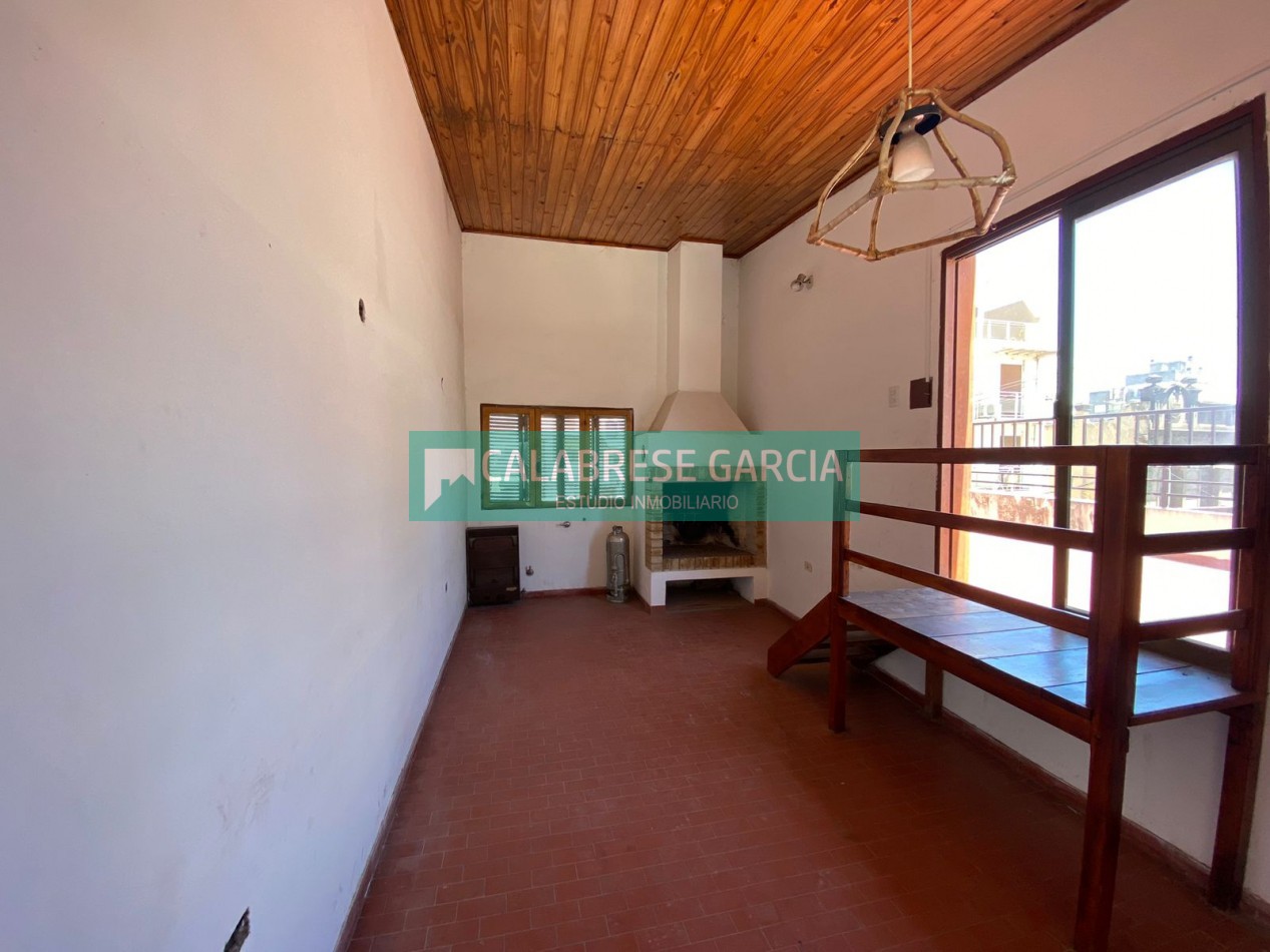 RETASADO ! IMPERDIBLE OPORTUNIDAD VENDO CASA A METROS DE LA PLAZA DE MAYO Y PEATONAL APTA CREDITO