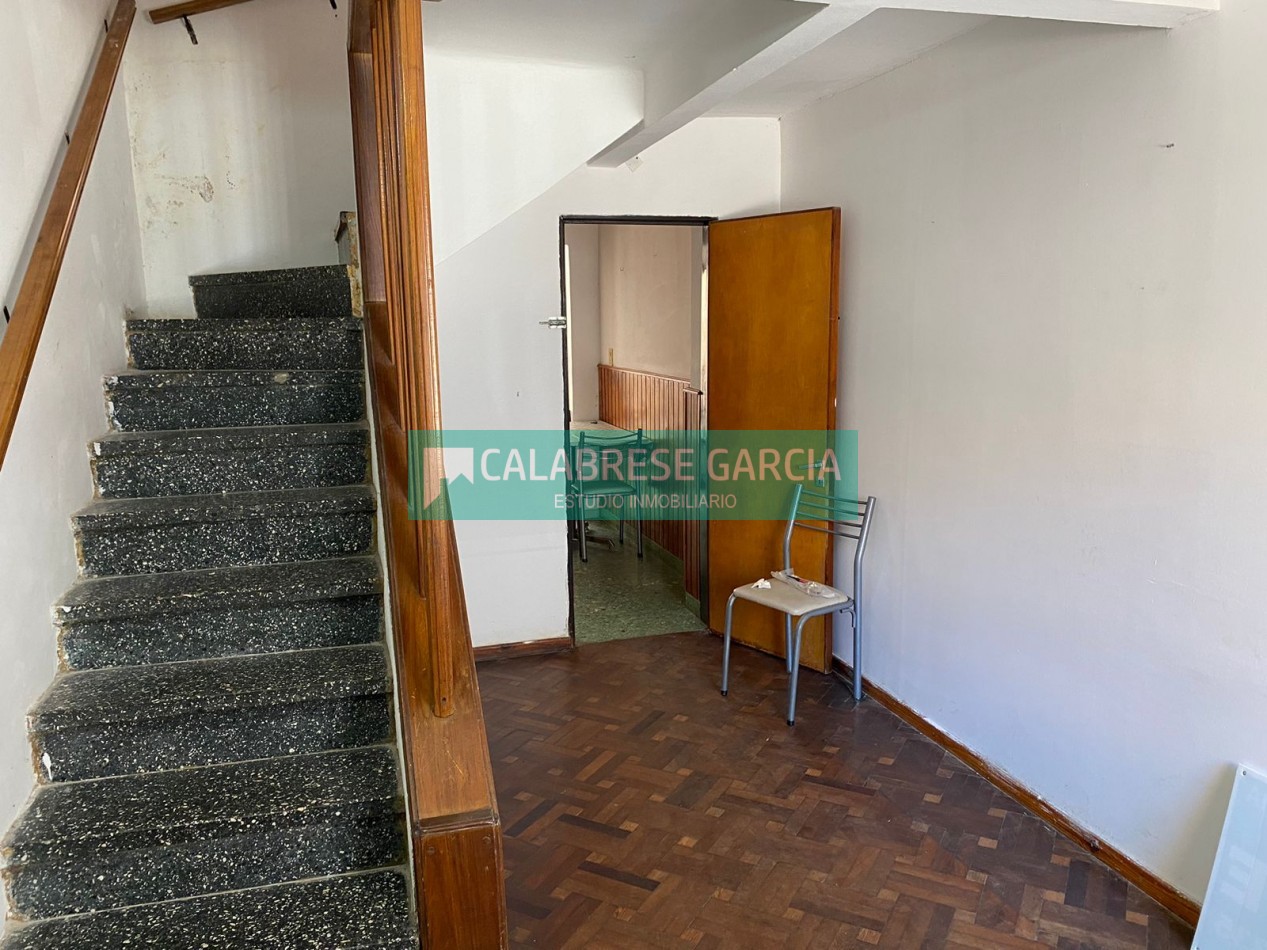 RETASADO ! IMPERDIBLE OPORTUNIDAD VENDO CASA A METROS DE LA PLAZA DE MAYO Y PEATONAL APTA CREDITO