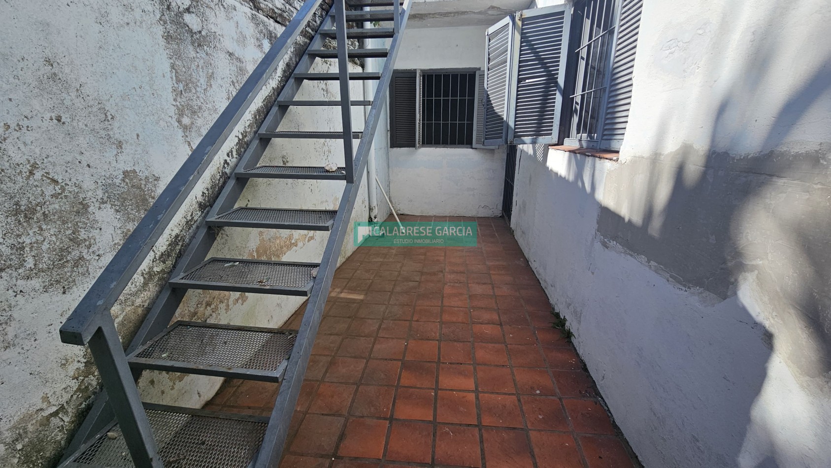 SE VENDE CASA A REFACCIONAR ZONA MEJICO Y PATAGONIA