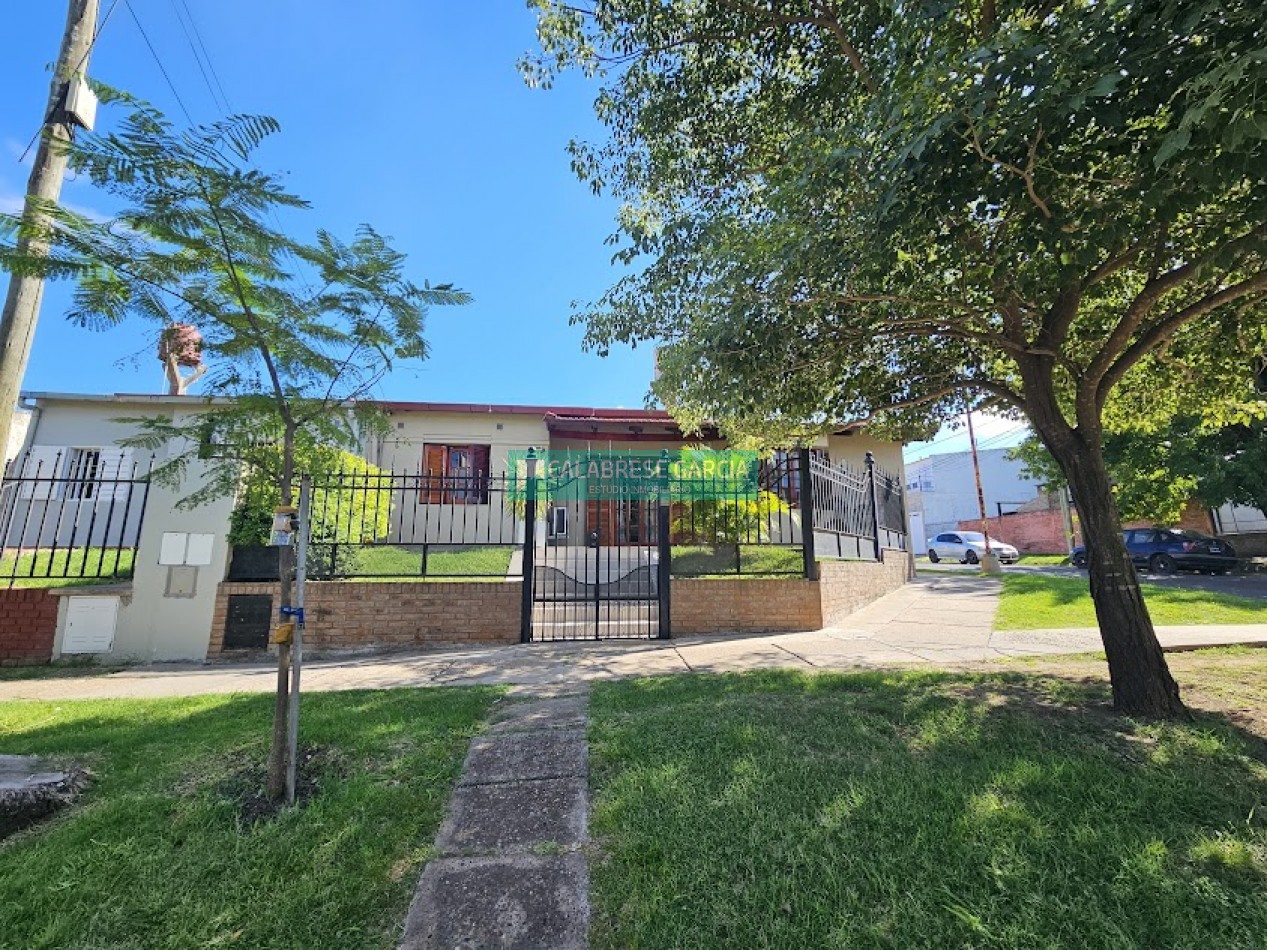 Se vende casa zona Churruarin y Gdor Crespo