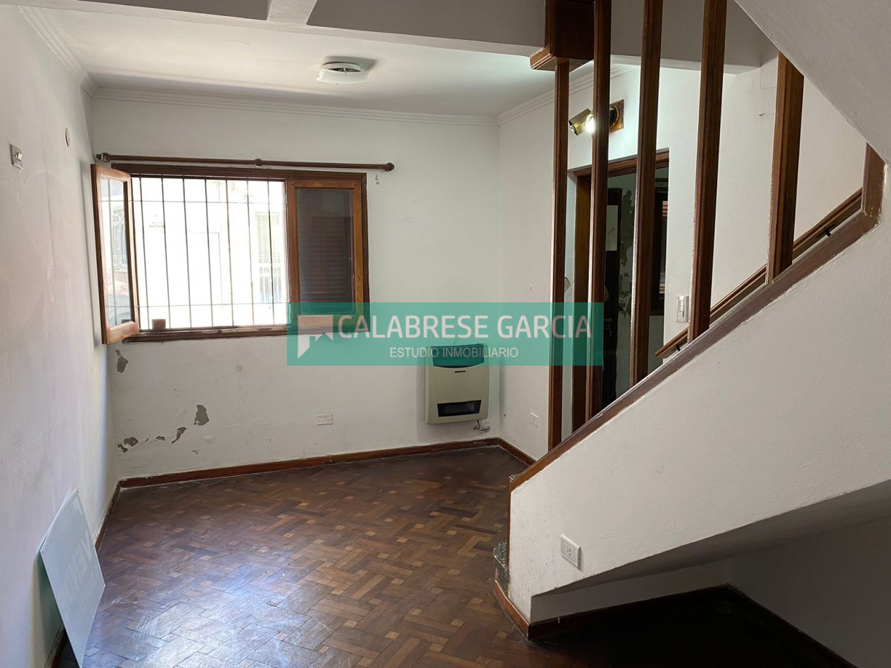 RETASADO ! IMPERDIBLE OPORTUNIDAD VENDO CASA A METROS DE LA PLAZA DE MAYO Y PEATONAL APTA CREDITO
